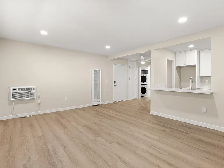 Concorde Apartments - Riverside, CA — Photo 21