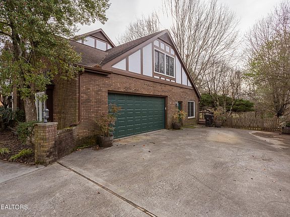 2nd image of 405 Loganberry Ln