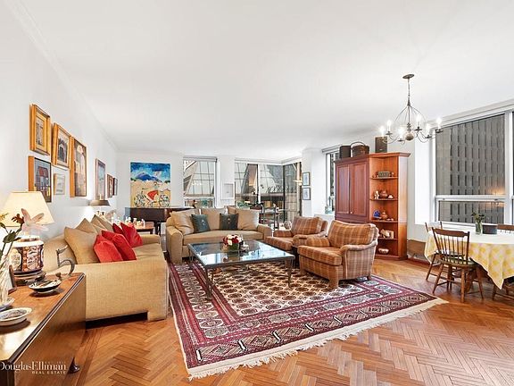 2nd image of 15 W 53rd St #37D