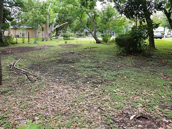 3rd image of 322 S Bell Dr