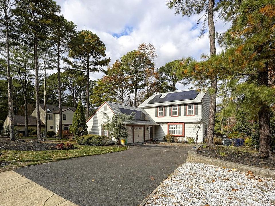 1st image of 10 William Feather Dr