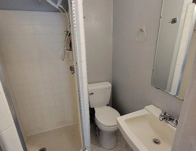 349 Savannah Ave #B — Photo 6