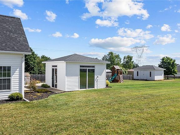 5th image of 172 Wedgefield Dr