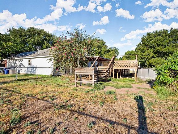 3rd image of 100 Whitetail Ln