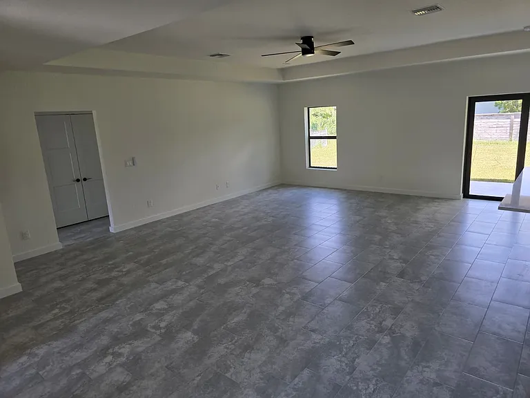 4240 Las Almanos Ave — Photo 12