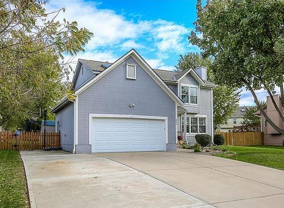 3rd image of 605 SE Greenridge Dr