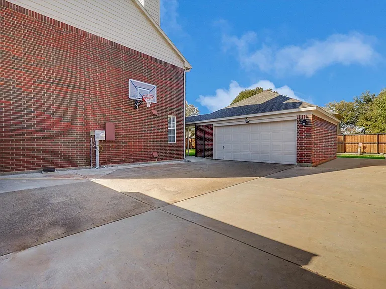 2062 Arena Dr — Photo 42