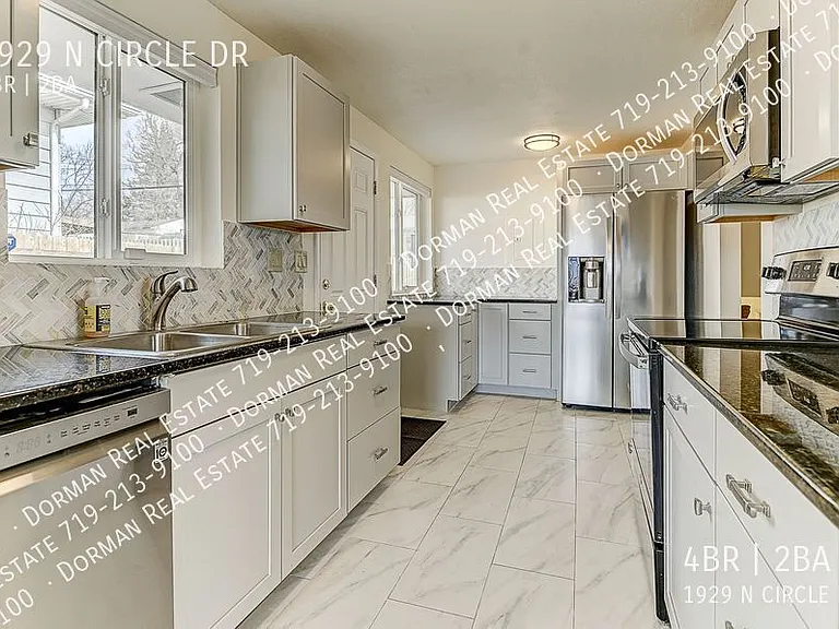1929 N Circle Dr — Photo 8