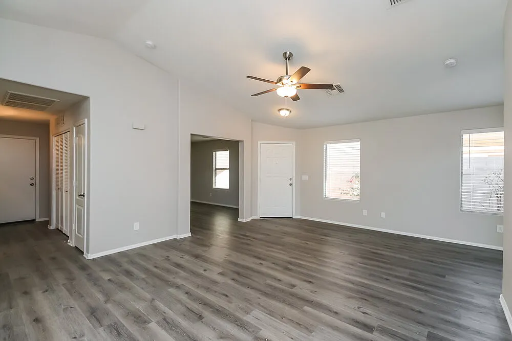 3 bed, 2.0 bath, 1471 sqft, $1,860 — Photo 2