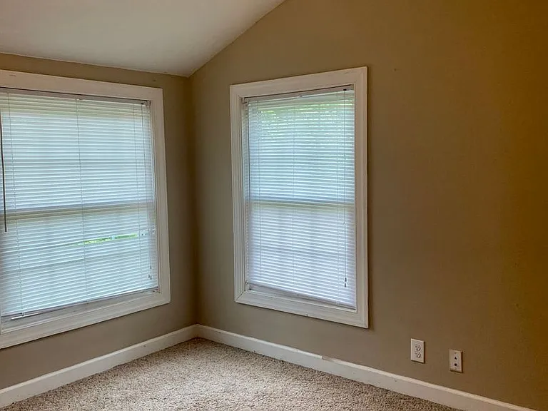 200-202 Rudolph Dr — Photo 11