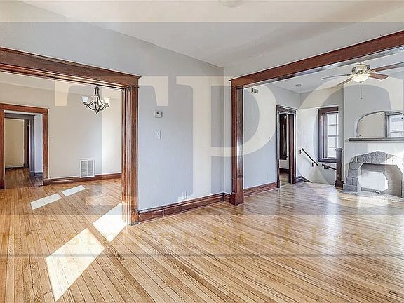 4th image of 2704 Park Ave
