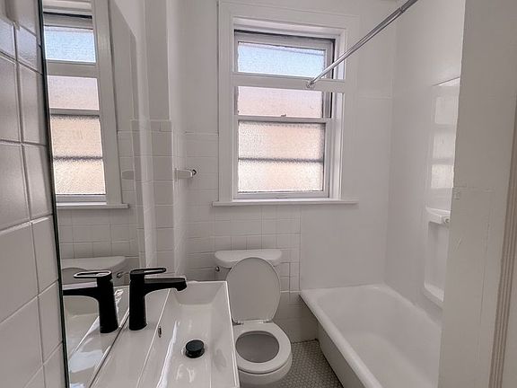 4th image of 4992-94 Mardel Ave #4992