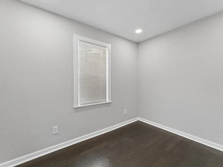 1314 S Emery St — Photo 11