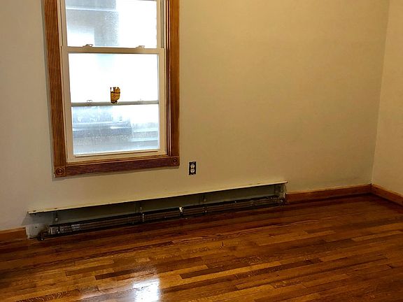 3rd image of 838 Congress Ave #1