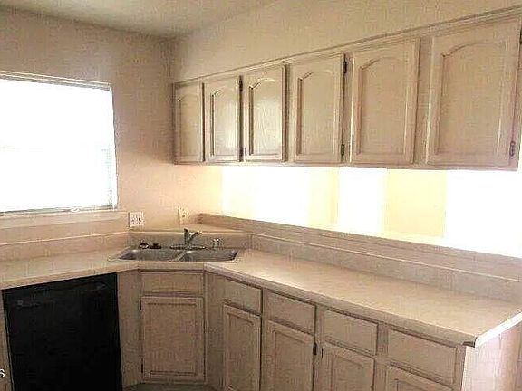 3rd image of 1600 Hartsdale Dr Unit D