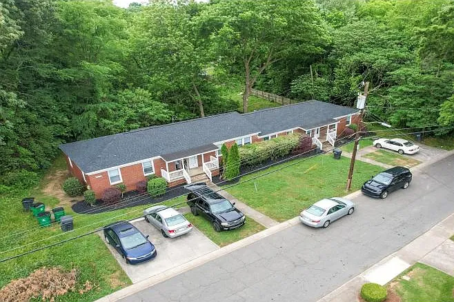 2401 Celia Ave — Photo 1