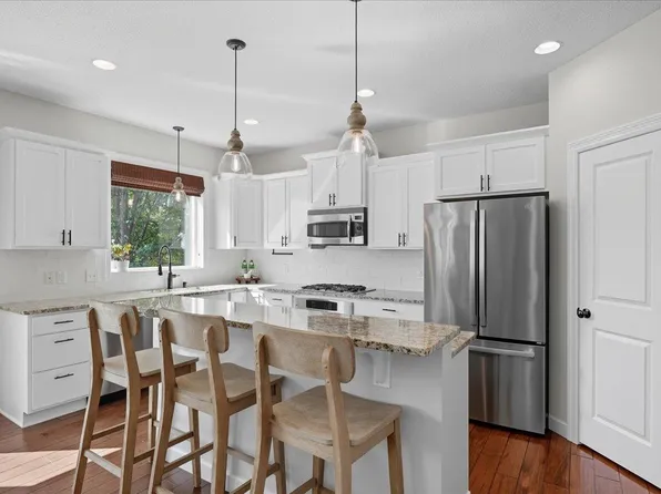 3452 Mulberry Cir, Woodbury, MN 55129