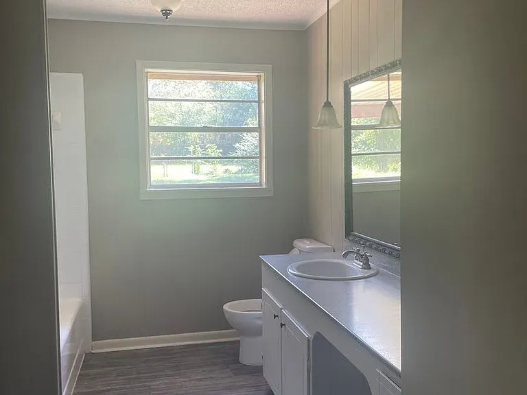 410 Delano St — Photo 7