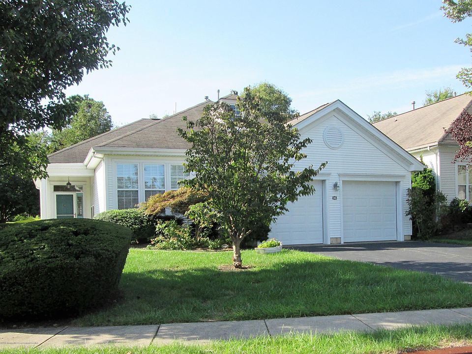 1st image of 62 Greenways Ln