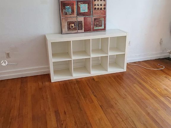 3rd image of 1619 Jefferson Ave APT 25