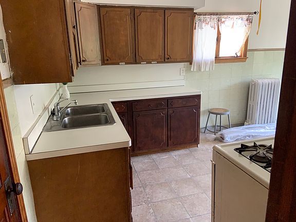 5th image of 217 Ideal St #2
