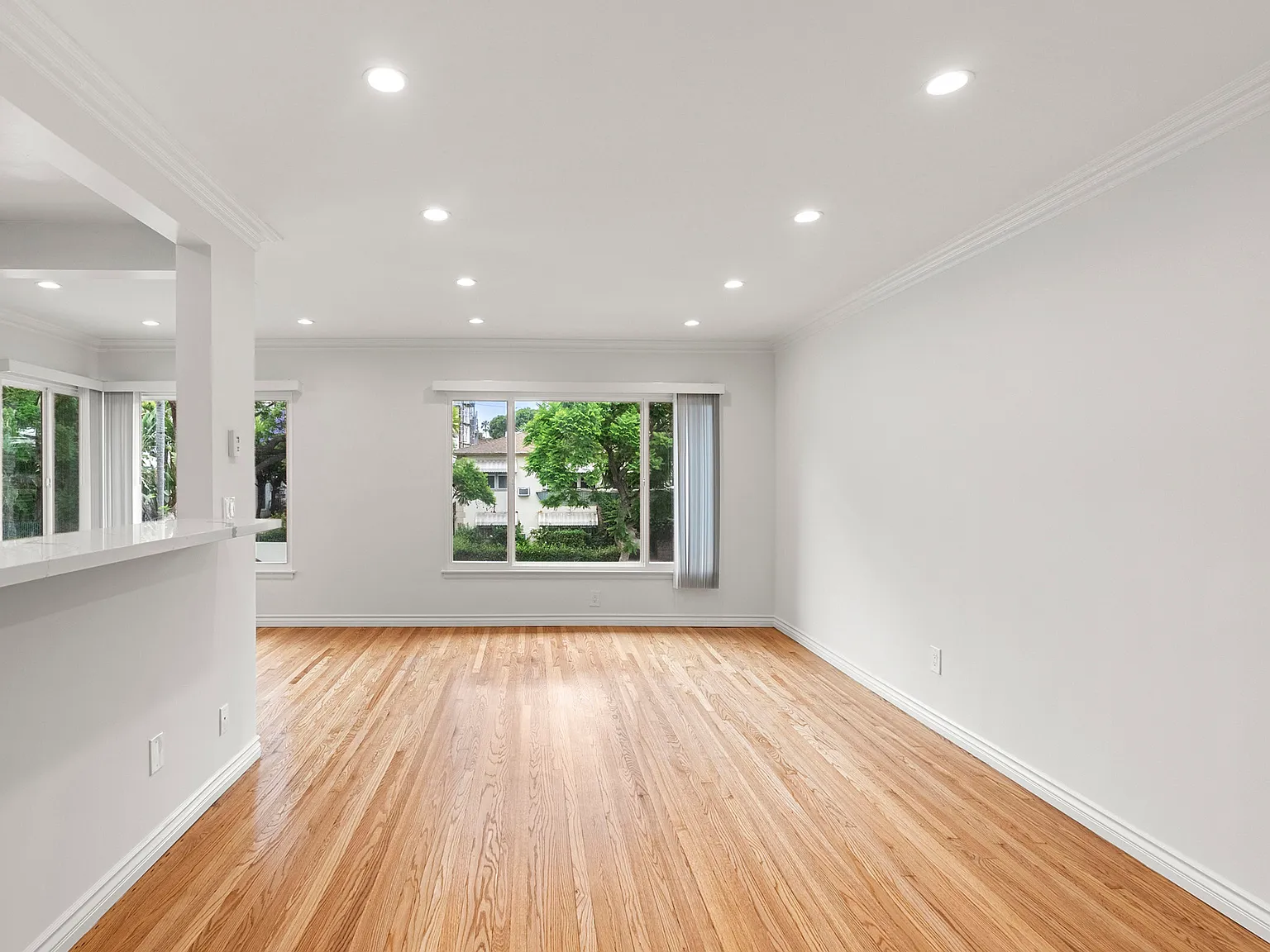 2 bed, 1100 sqft, $3,199 — Photo 3