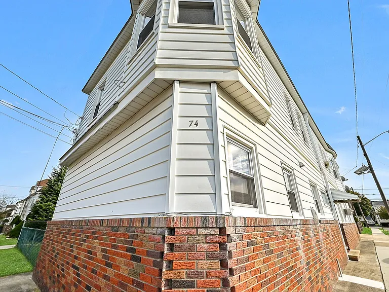 74 Plauderville Ave #2 — Photo 9