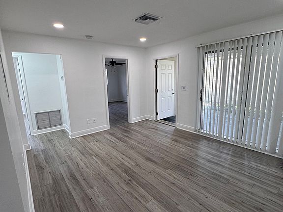 3rd image of 4016 SE 11th Pl #2