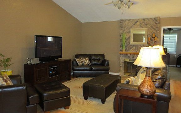 3rd image of 2810 Round Tower Ln