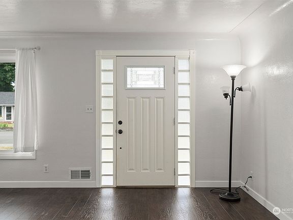 5th image of 311 Pinehurst Drive SE