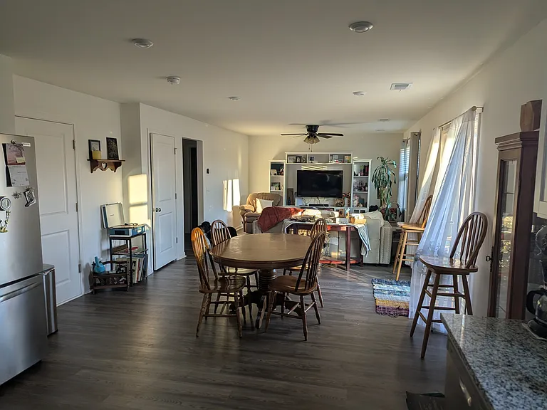 211 Foster St — Photo 3