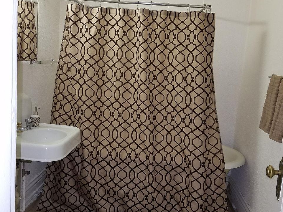 2nd image of 26 Roberts St N APT 207