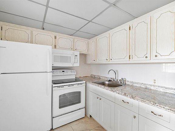 3rd image of 358 Dorset I #358
