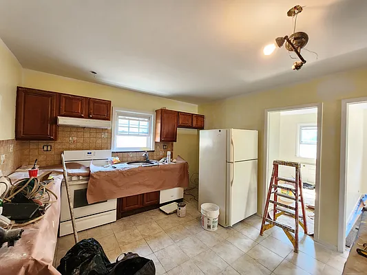 Rented by Astoria Realty | media 2