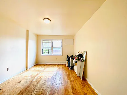 Rented by Blue Egg Realty Corp | media 31