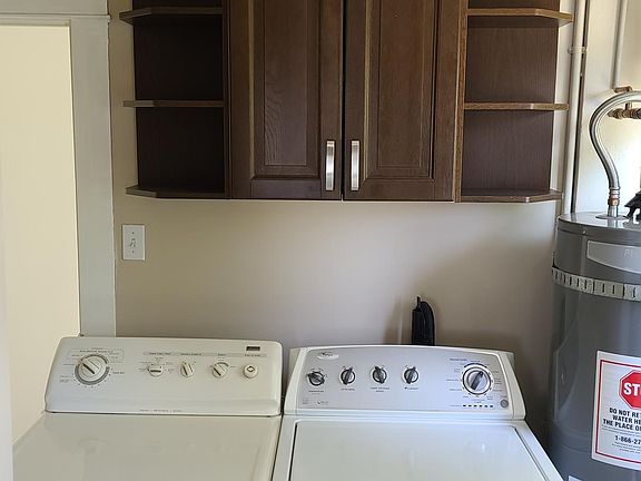 5th image of 4821 Oakwood Ave