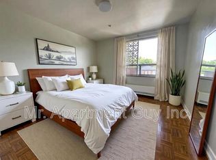 4100 Bathurst St #308, Toronto, ON M3H3P2