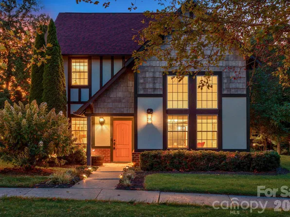 28 Trafalgar Cir, Asheville, NC 28805