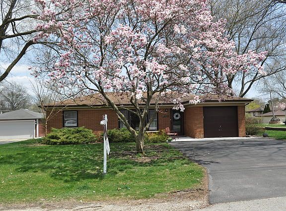 2nd image of 5831 Bentley Ave