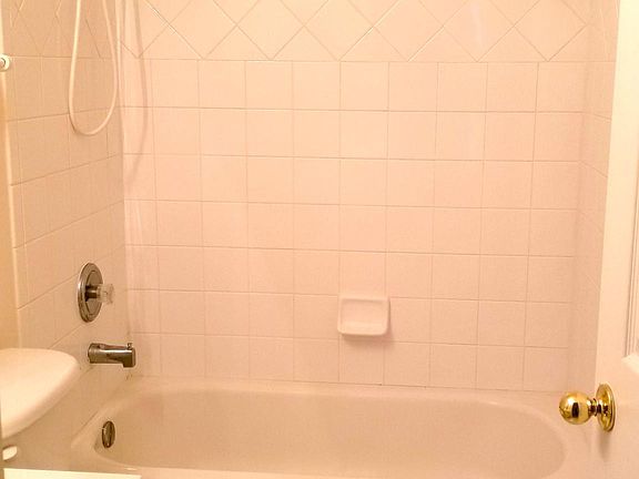 Attached bathroom to Large Guest BR#2