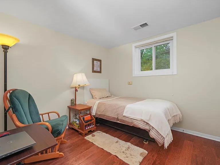 Extra room as a guest room or 5th bedroom on sub level