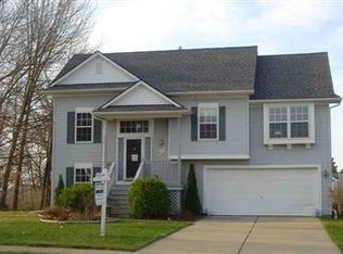 920 E 2nd St, Fenton, MI 48430