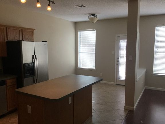 3rd image of 4613 Barnhill Ln