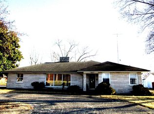 901 W Main St, Carmi, IL 62821