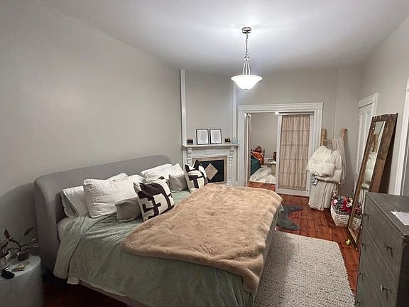 5th image of 279 Webster St #2