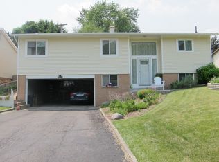 225 Valley Dr, Ypsilanti, MI