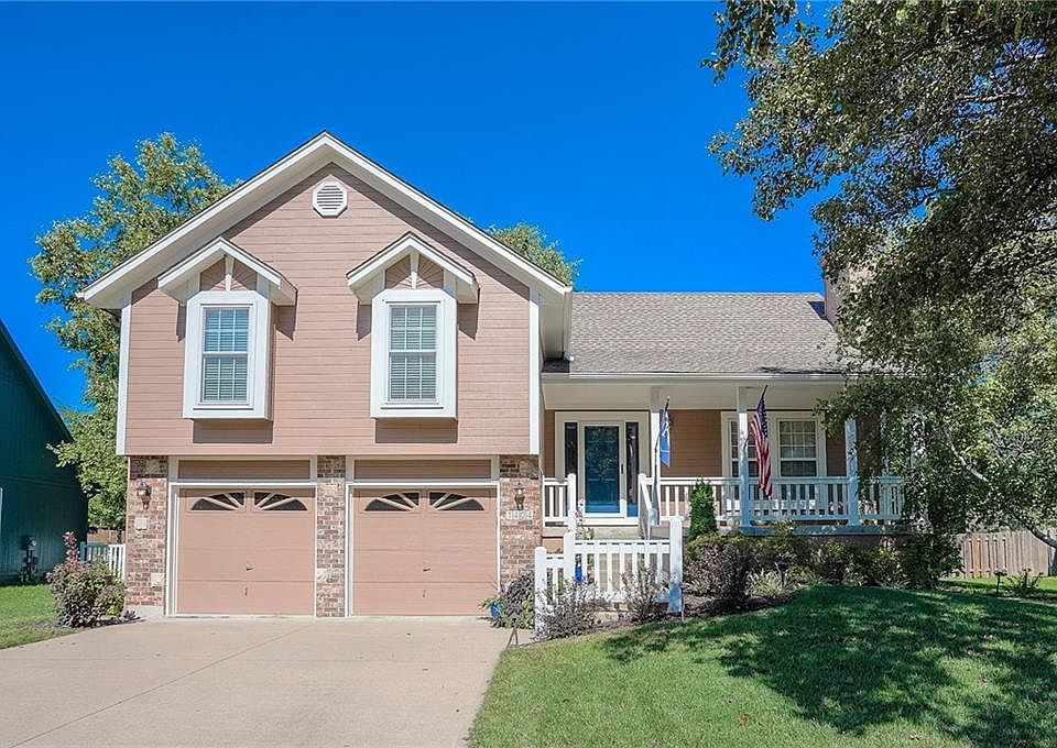 1404 NE Oakwood Dr, Lees Summit, MO 64086 | Zillow