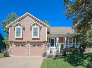 1404 NE Oakwood Dr, Lees Summit, MO 64086