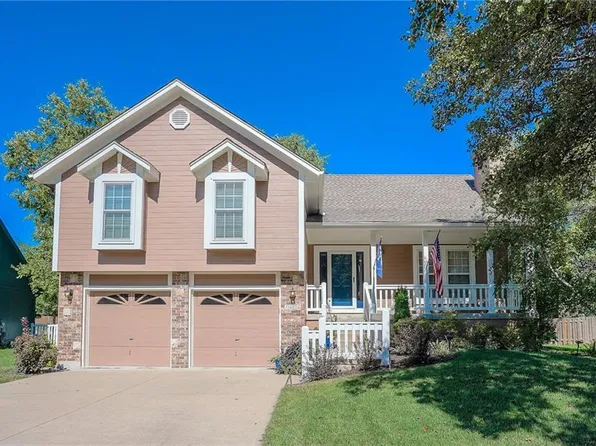 1404 NE Oakwood Dr, Lees Summit, MO 64086