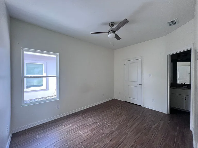 1025 N Clarence Ave #A — Photo 10